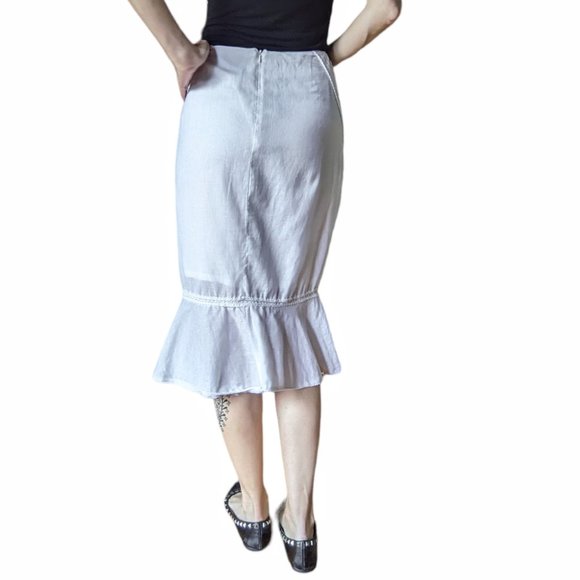 Romantic white linen pencil fishtail skirt with lace details - Picture 5 of 15